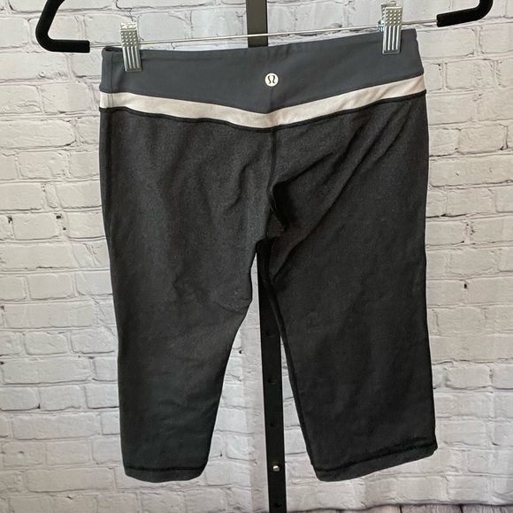 Lululemon Striped Waistband Cropped Leggings Size 4 - Picture 2 of 4